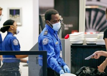 White House faces tough choice on appealing mask mandate for travel
