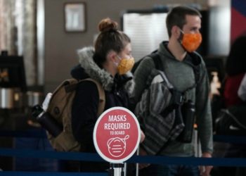 Judge strikes down CDC mask mandate for travel