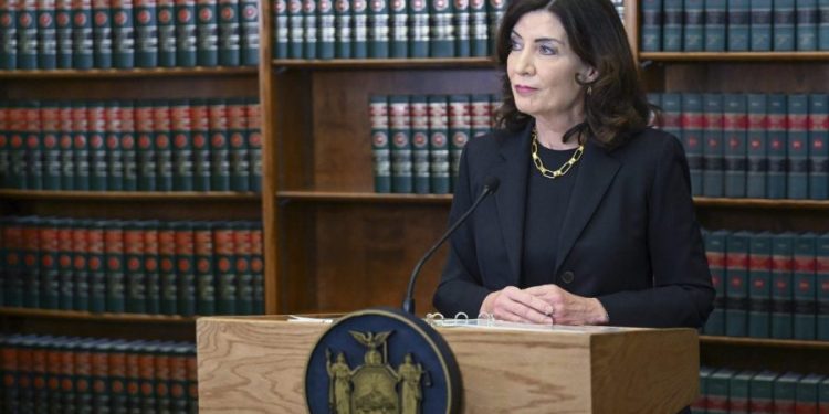 Hochul signs bill protecting doctors sending abortion pills over state lines from legal action
