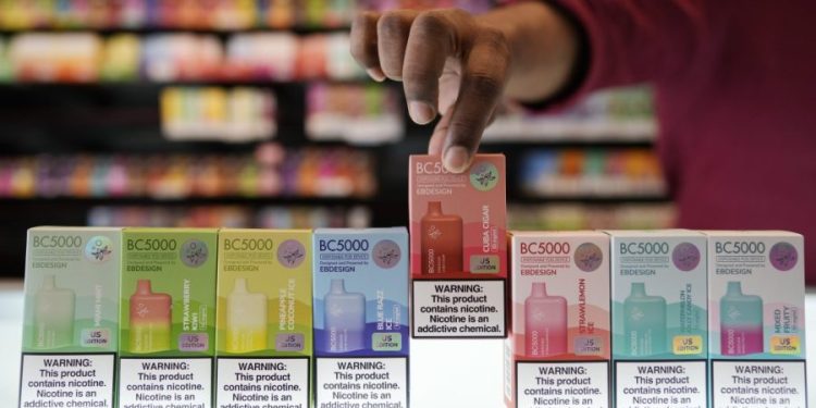 Tobacco use in middle schoolers rose last year, but fewer high school students vaped