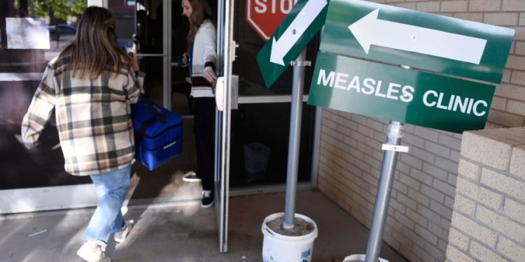 CDC now advising international travelers to get measles vaccine