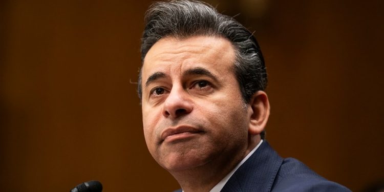 FDA commissioner pledges to investigate mifepristone